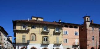 Carmagnola piazza Sant'Agostino aria pulita