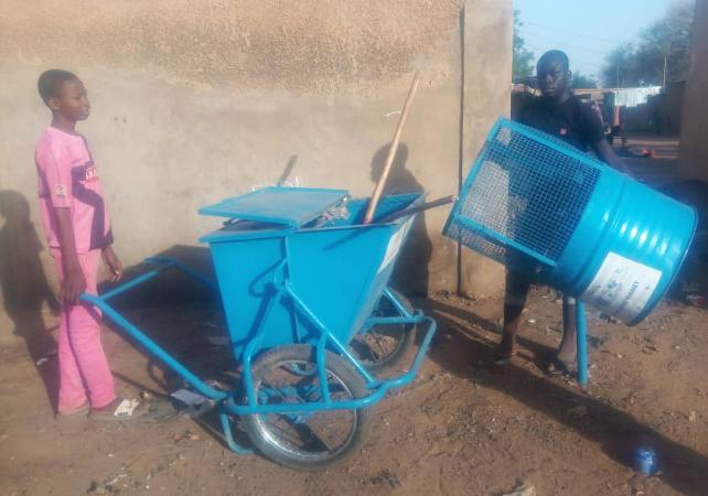 Niger: raccolta rifiuti a Niamey con l'aiuto di Carmagnola