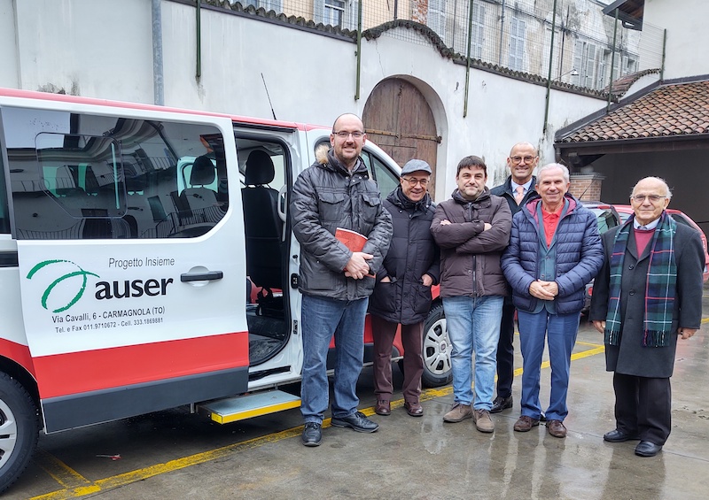 Carmagnola: accordo triennale con Auser per il trasporto di alunni disabili