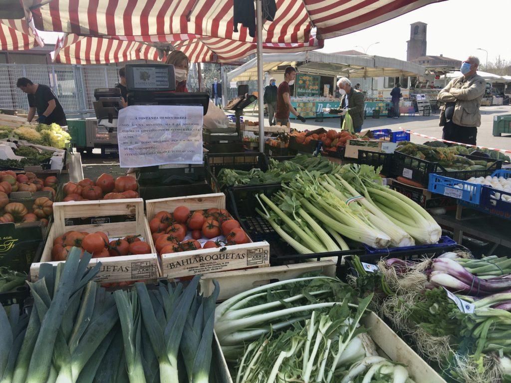 Mercato speciale Carmagnola sabato Piazza Italia