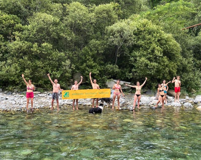 Un tuffo per chiedere maggiori attenzioni ai fiumi del Piemonte