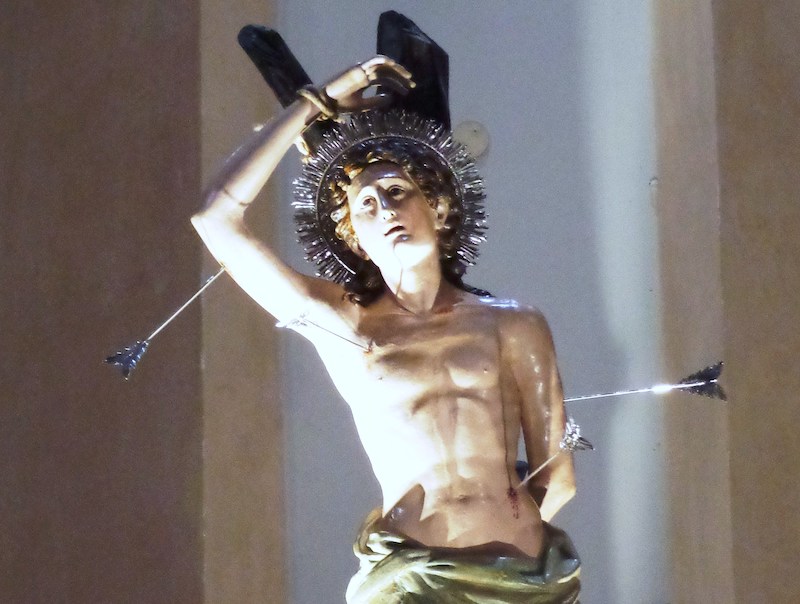 Restauro per l'antica statua di San Sebastiano