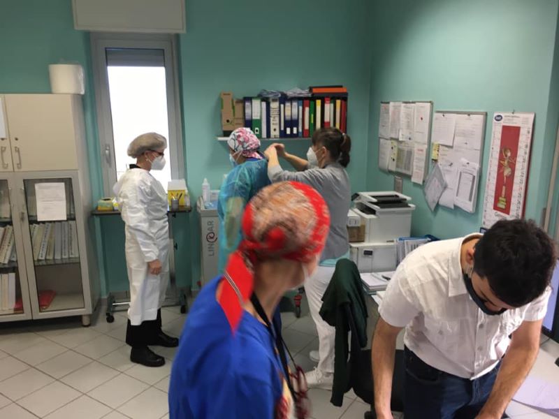 Virle, uno scatto per annunciare la vaccinazione all'Istituto San Vincenzo de' Paoli
