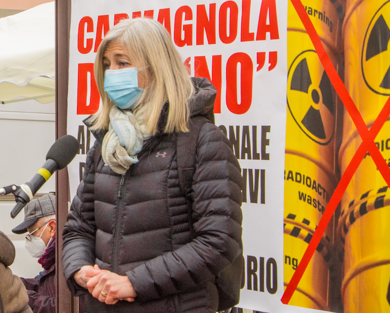 Raccolta firme contro il deposito di rifiuti radioattivi a Carmagnola no nucleare