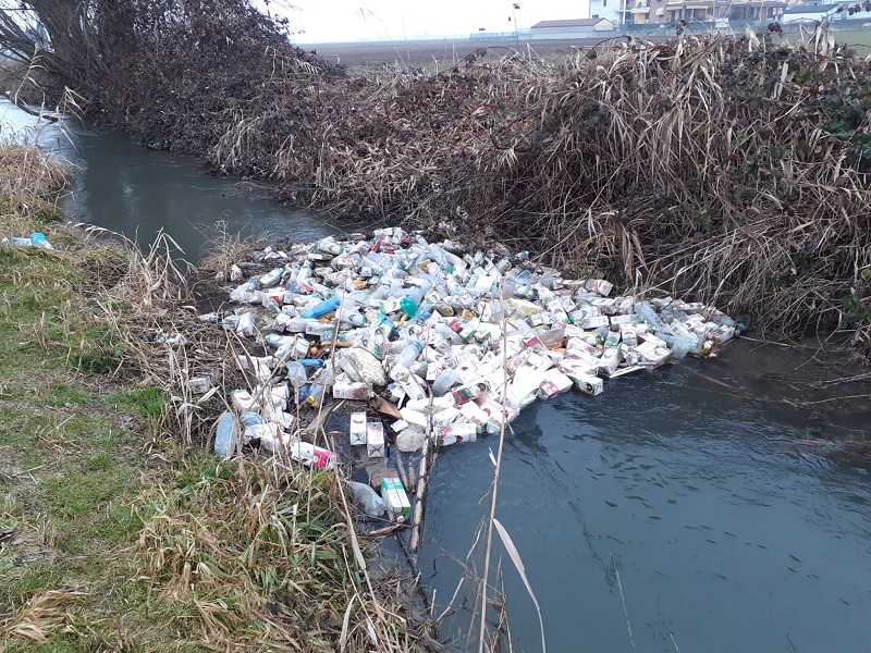 rifiuti canale racconigi