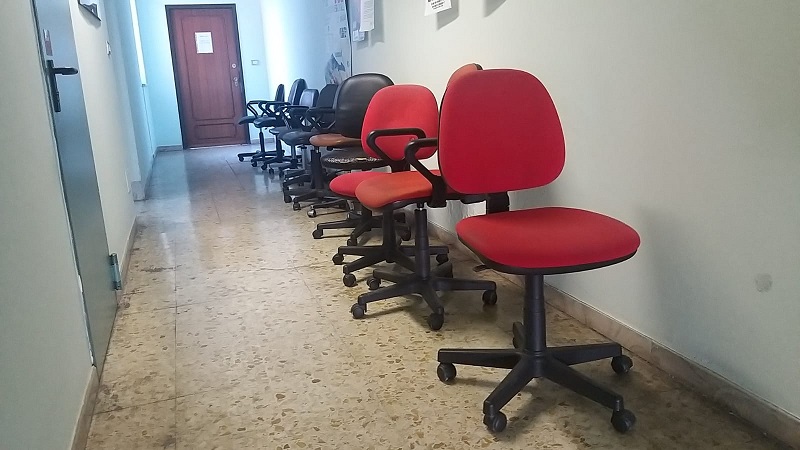 Moretta: nuovi arredi per gli uffici comunali