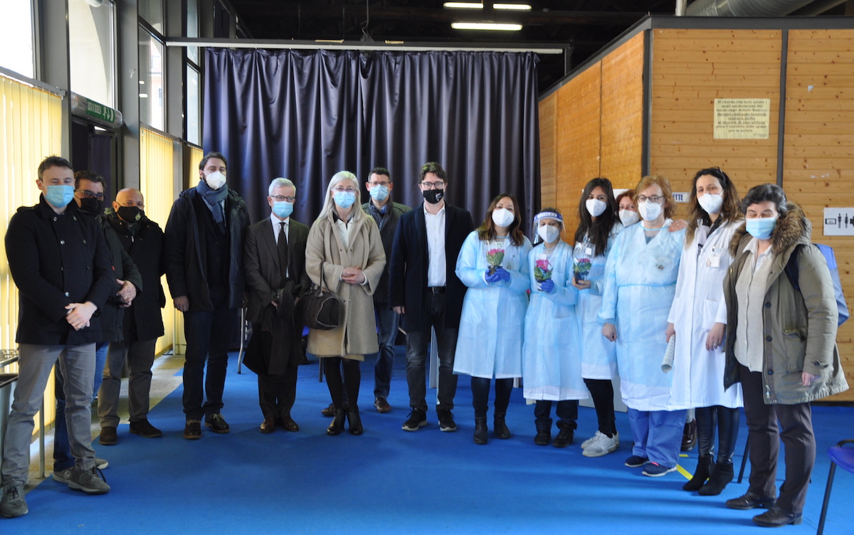 Vaccino anti-Covid agli anziani over 80, buona la prima a Carmagnola