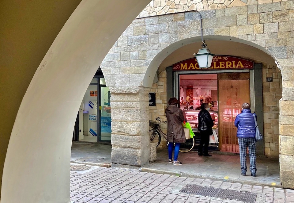 Tornano i buoni spesa a Carmagnola, domande fino al 3 maggio