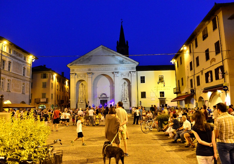 "Vestiti, che usciamo": a Carmagnola tornano i Giovedì sotto le Stelle