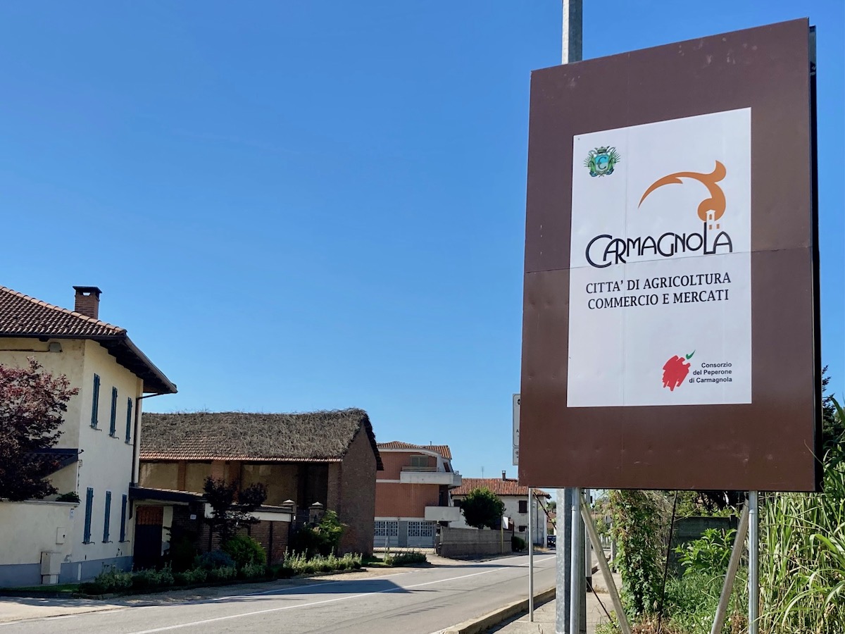 Nuovi cartelloni "Carmagnola, città di agricoltura, commercio e mercati"