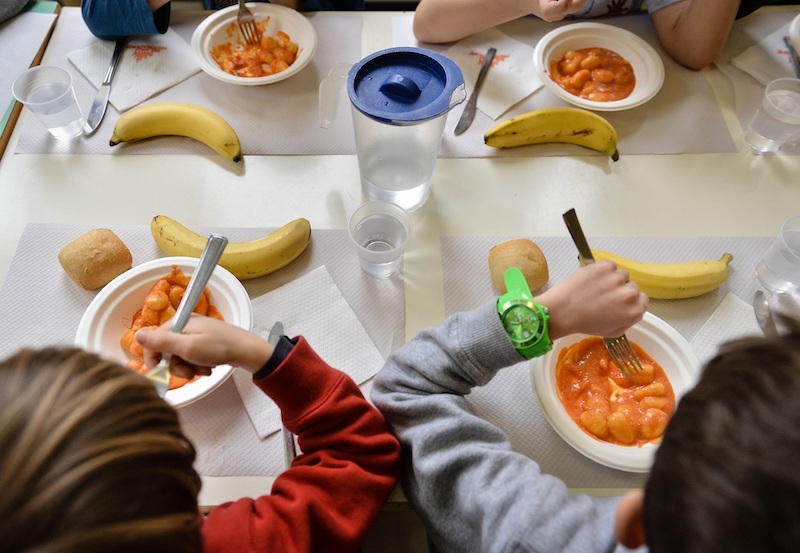 A Castagnole scende costo per il servizio di mensa scolastica