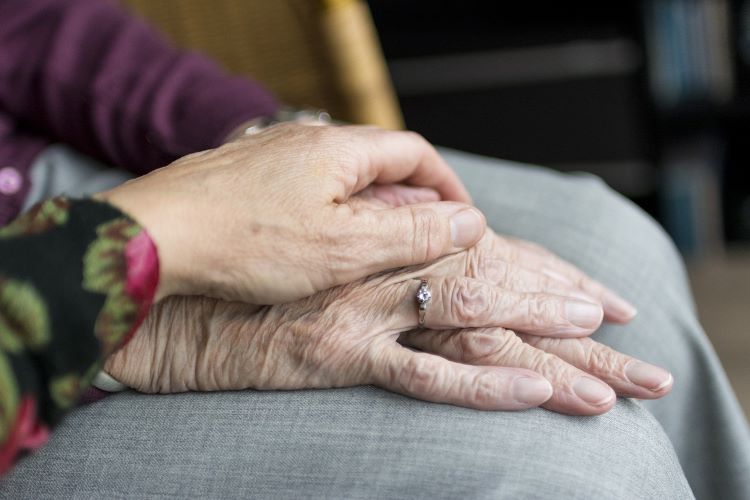 Test rapidi antigenici gratuiti per le visite natalizie nelle Rsa del Piemonte.