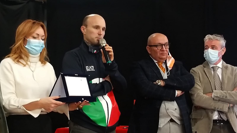 Moretta ha premiato l'atleta Diego Colombari, oro a Tokyo 2020