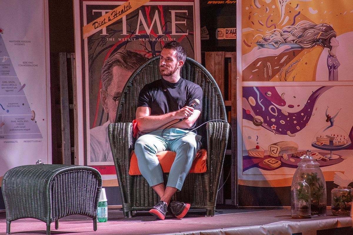 Intervista a Nicolò Canova, illustratore di Letti di Notte 2022