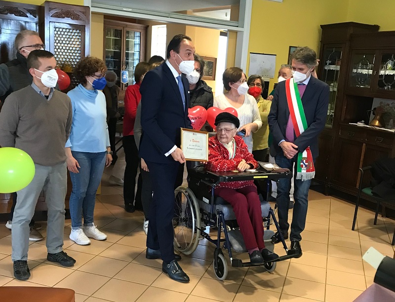 Cirio a Pancalieri per i 100 anni della signora Romana