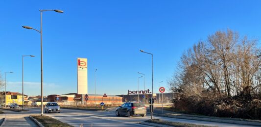 viabilità rotonda ciclabile zona Bennet via Poirino Carmagnola