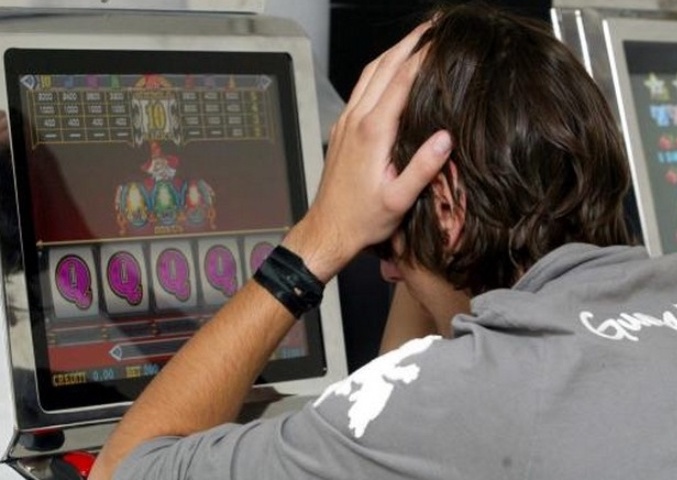 Gioco d'azzardo, due strumenti per aiutare le famiglie di Carmagnola e dintorni
