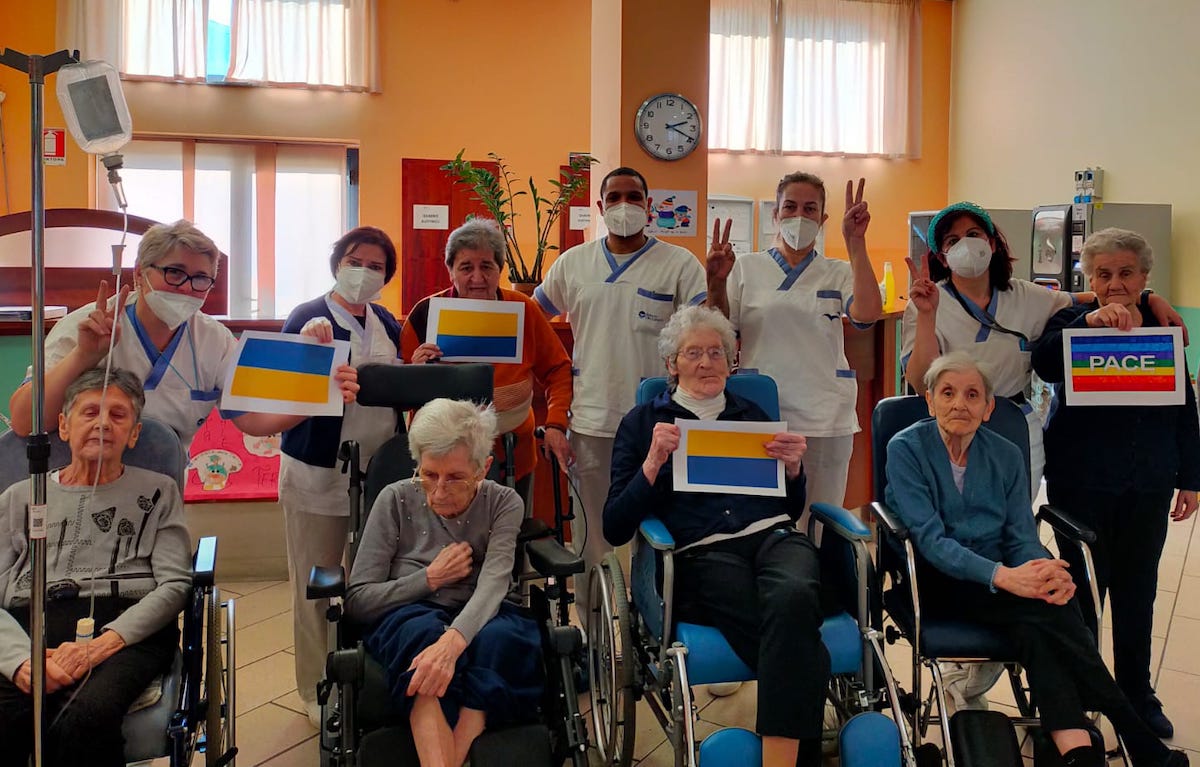 Rsa Sereni Orizzonti di Carmagnola: "No alla guerra in Ucraina, sì alla Pace"