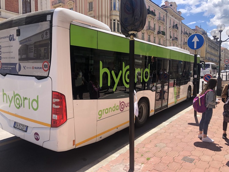 autobus under 20