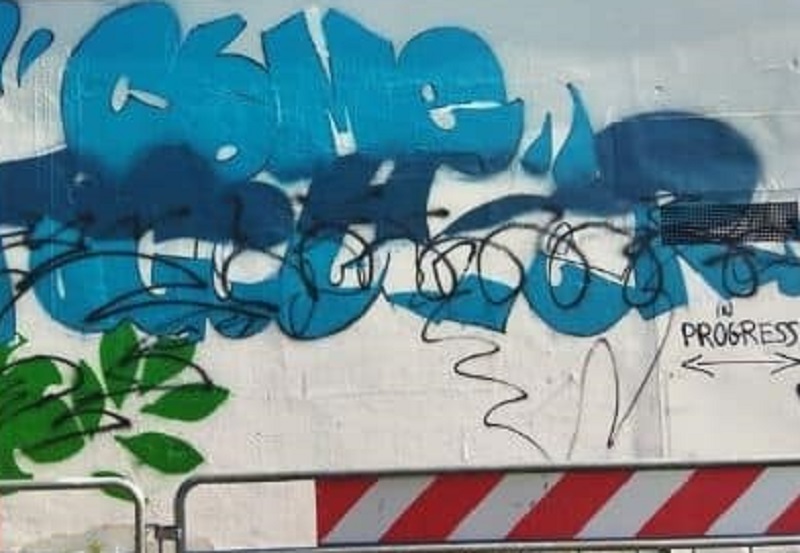 Vinovo, i vandali rovinano i disegni del laboratorio di graffitismo