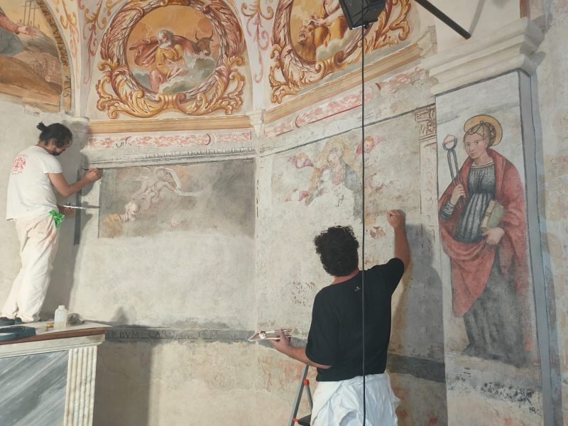 In restauro gli affreschi della cappella del cimitero di Osasio