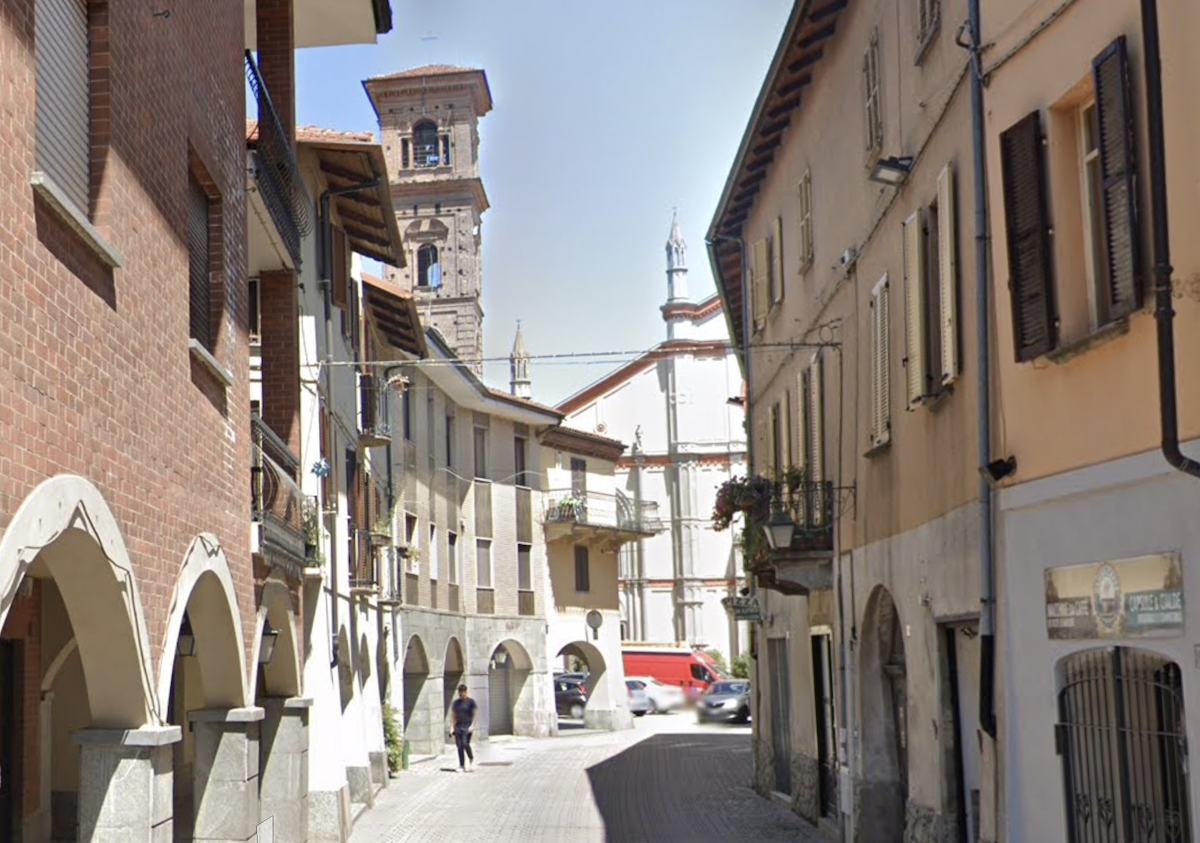 commercio via Valobra carmagnola