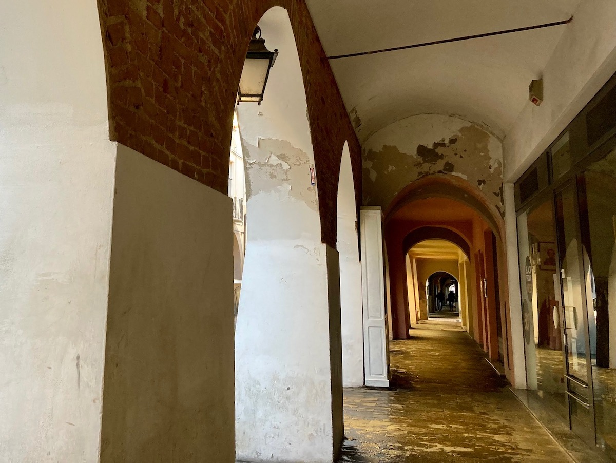 Di cosa hanno bisogno i negozi del centro storico di Carmagnola?