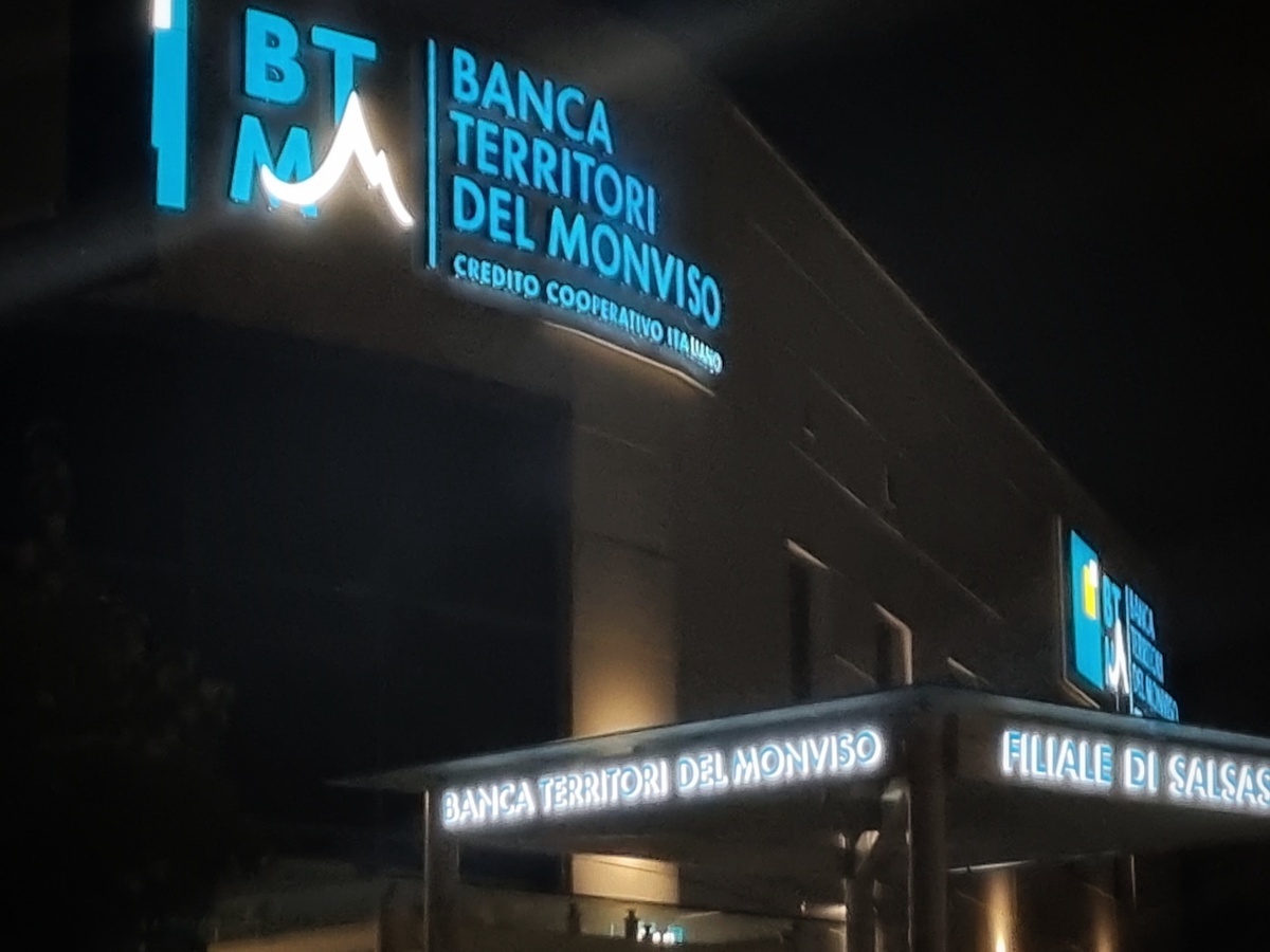 Banca BTM per il risparmio energetico e la sostenibilità: insegne spente dopo mezzanotte