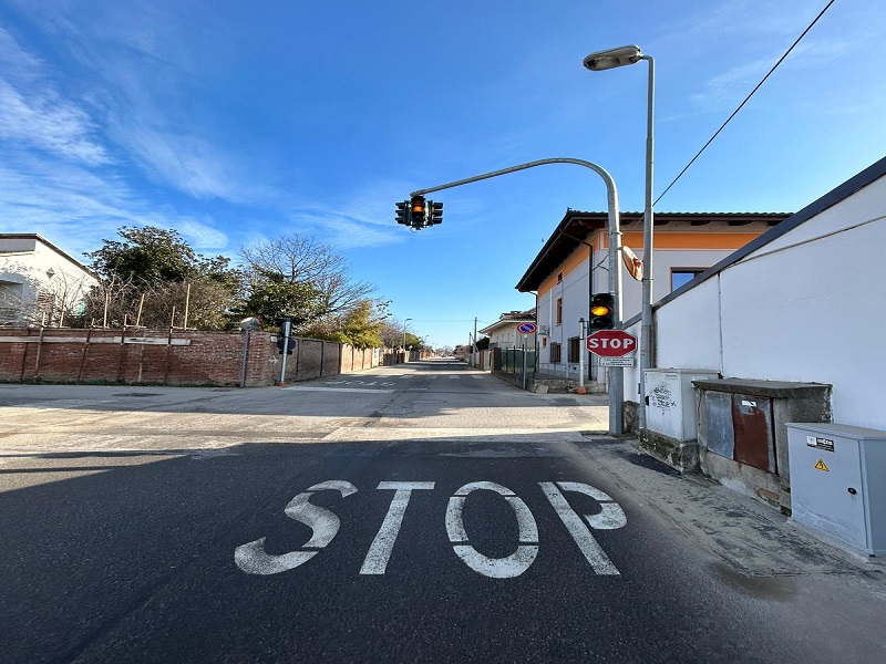 Nuovo semaforo tra via Compas e via Garibaldi a Santena
