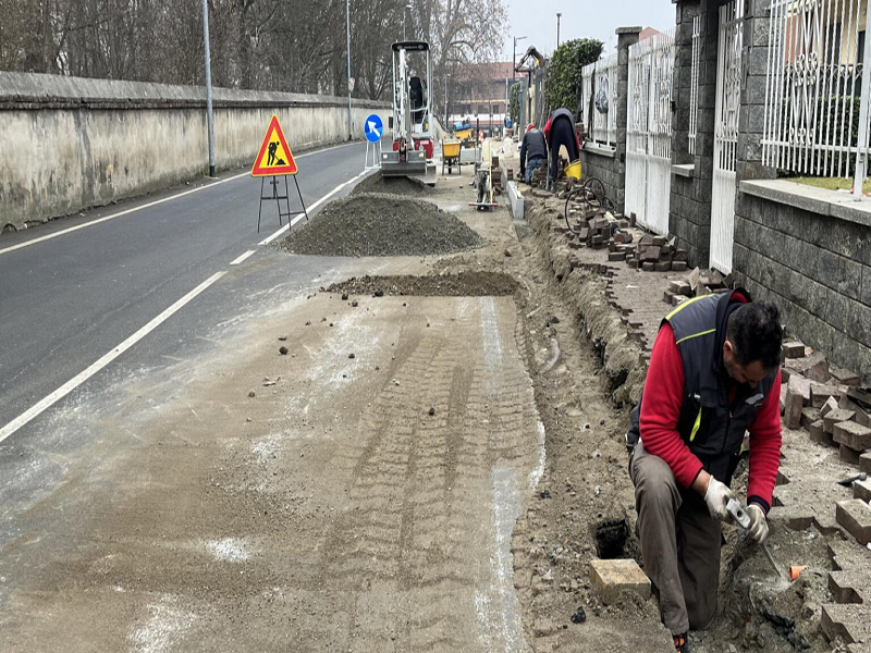 Santena: in corso i lavori ai marciapiedi di via Tetti Agostino