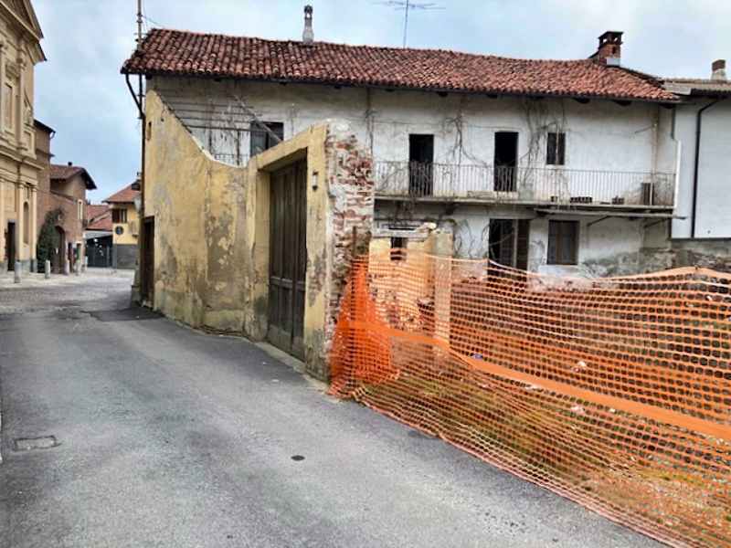 Carmagnola: bloccati i lavori per la nuova piazza di San Bernardo, i residenti protestano