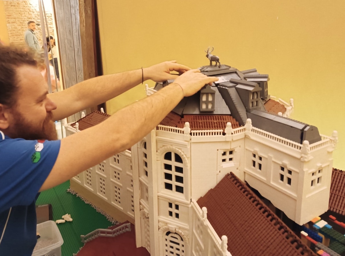 festival mostra mattoncini colorati lego carmagnola