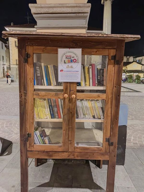 Torna a Carignano la cassetta di book sharing in piazza Liberazione
