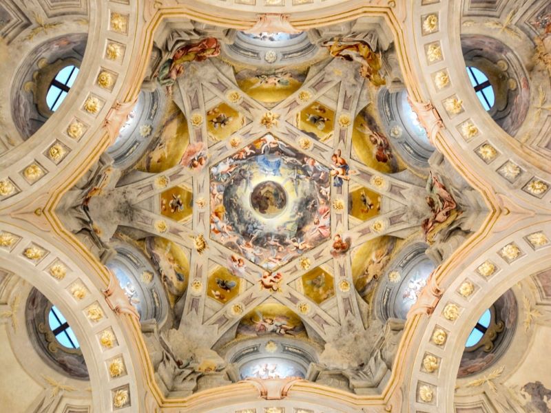Spazi di meraviglia: tour d'arte barocca a Carignano e Virle