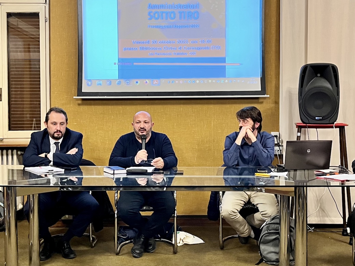 Amministratori sotto tiro: presentato a Carmagnola il rapporto di Avviso Pubblico