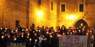 fiaccolata per la pace Carmagnola Israele Palestina
