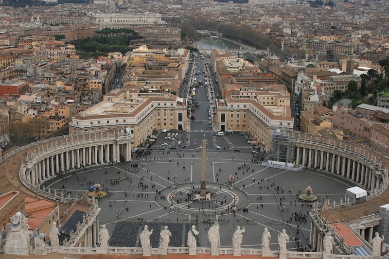 Sommariva omaggia Papa Francesco con prodotti tipici del territorio