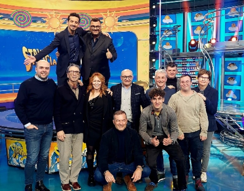 Un gruppo di morettesi alla trasmissione televisiva Striscia la notizia