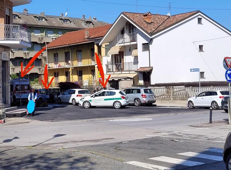 Carmagnola: incidente in via De Gasperi, scatta la polemica politica