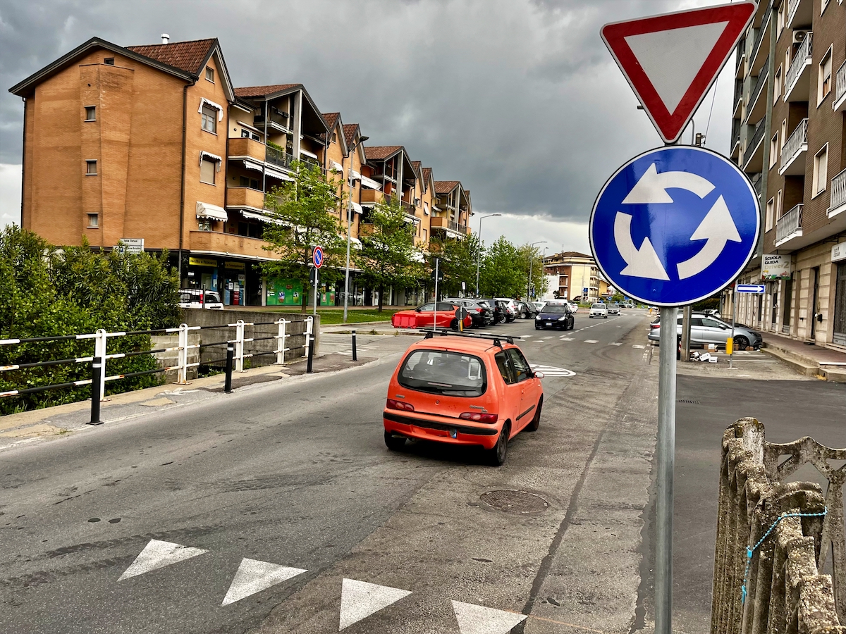 Carmagnola: nuovo scontro politico sulla mini-rotonda tra via Chiffi e via De Gasperi