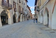 centro storico pedonale carmagnola via valobra