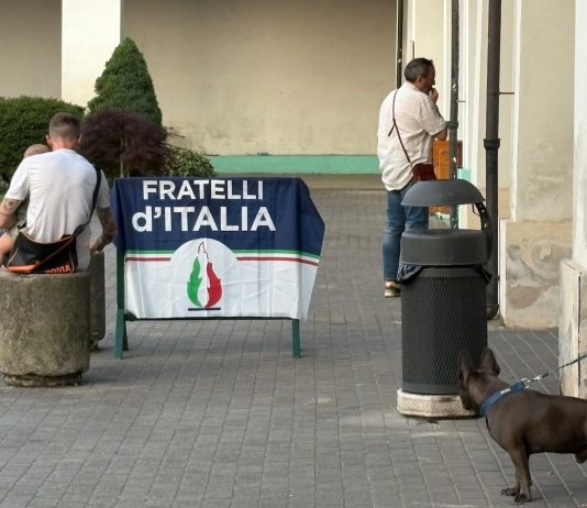 polemica marrone vesta carmagnola insieme fratelli d'italia