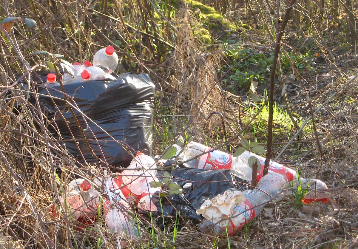 Abbandono di rifiuti a Carmagnola, 30 multe e tre denunce