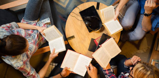 sfogliando libri Vinovo