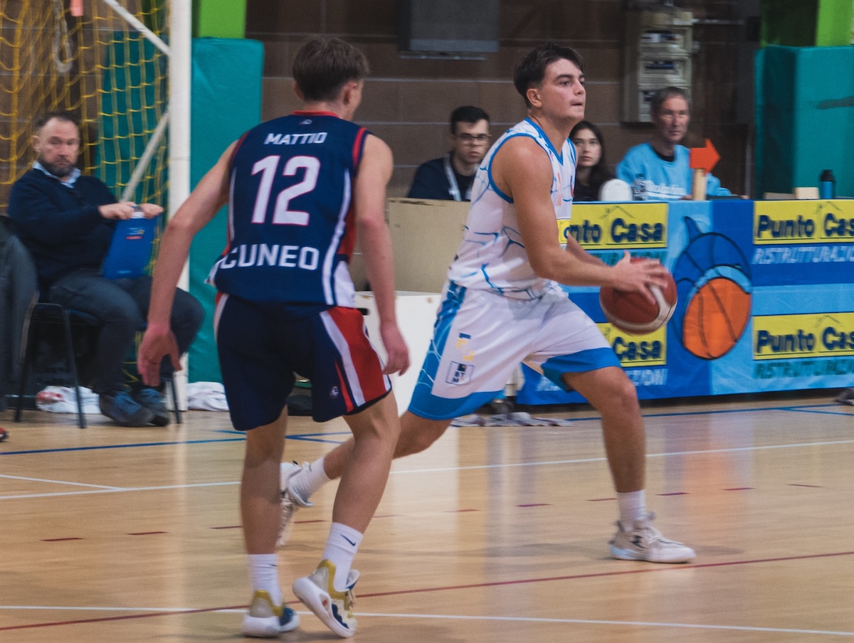 Baruzzo trascina i Delfini Basket Carmagnola, ancora imbattuti