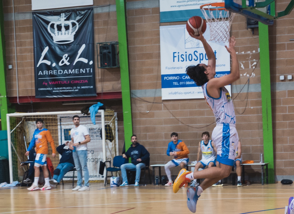 I Delfini Basket Carmagnola domano Granda College e restano in vetta