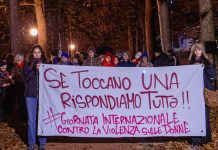Fiaccolata contro la violenza patriarcale a Carmagnola fiaccolata violenza patriarcale carmagnola