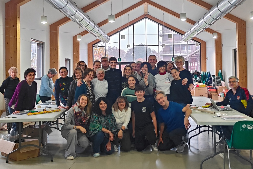 "Natale per tutti" 2025 a Carmagnola, pronti 1500 pacchi-dono