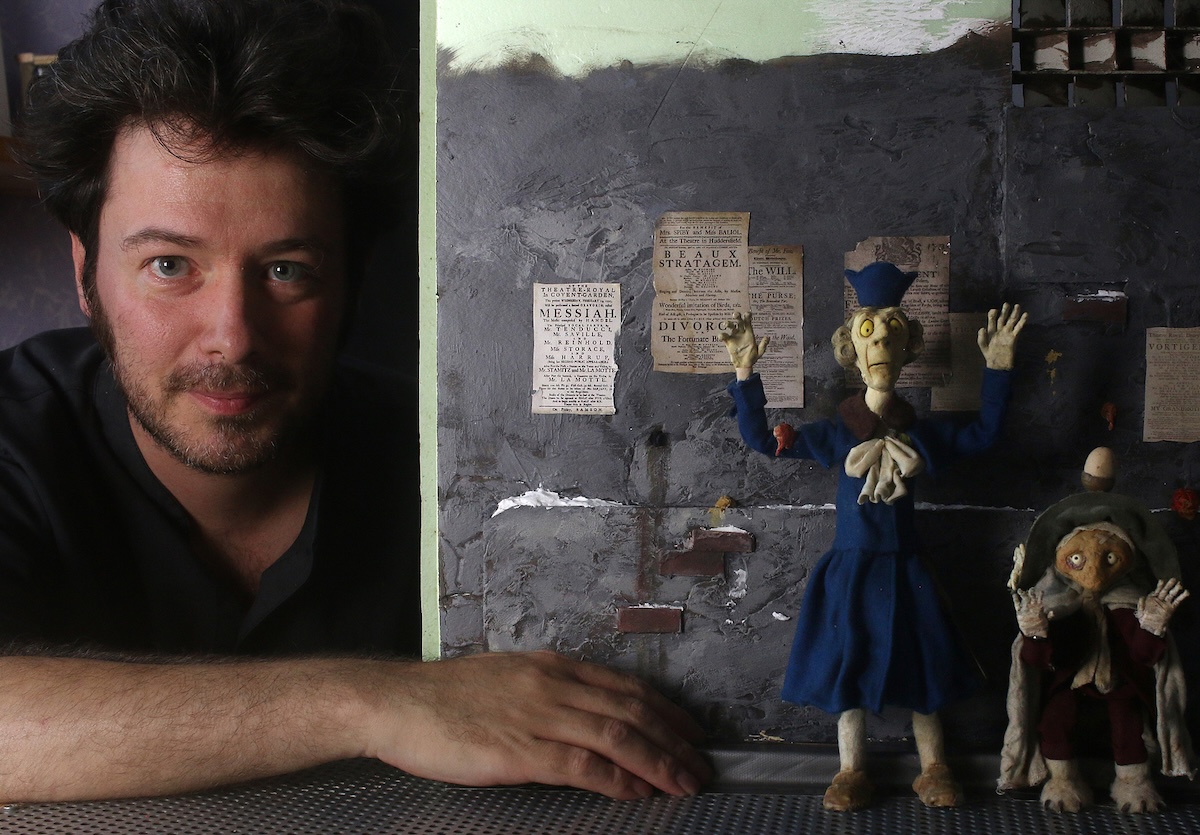 Stefano Tambellini disegna il manifesto di "Letti di Notte" 2026