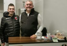 L’Asd Salsasio partner della Fondazione Specchio dei Tempi per il progetto “Forza Mamme” Il Presidente dell’Asd Salsasio Ivan Quattrocchio con Silvio Capello referente della Fondazione La Stampa Specchio dei tempi.